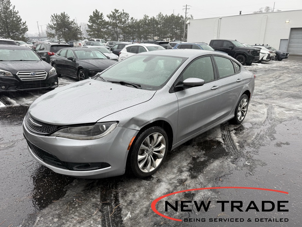 2016 Chrysler 200 S's photo