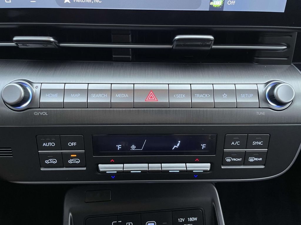2025 Hyundai Kona Limited photo 18
