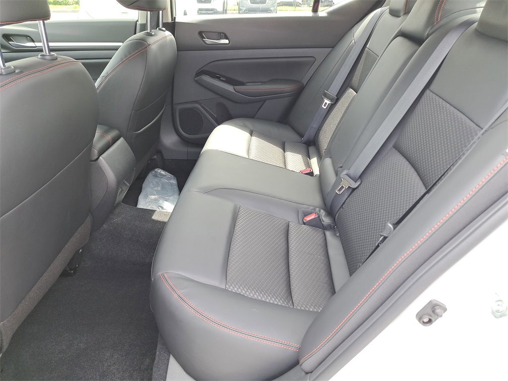 2025 Nissan Altima 2.5 SR photo 12