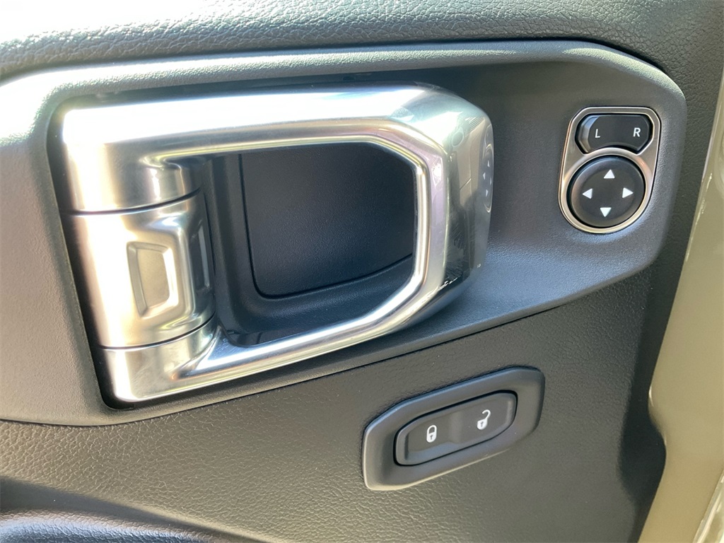 2025 Jeep Gladiator Sport S photo 28