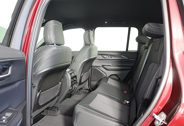 2025 Jeep Grand Cherokee Laredo photo 10