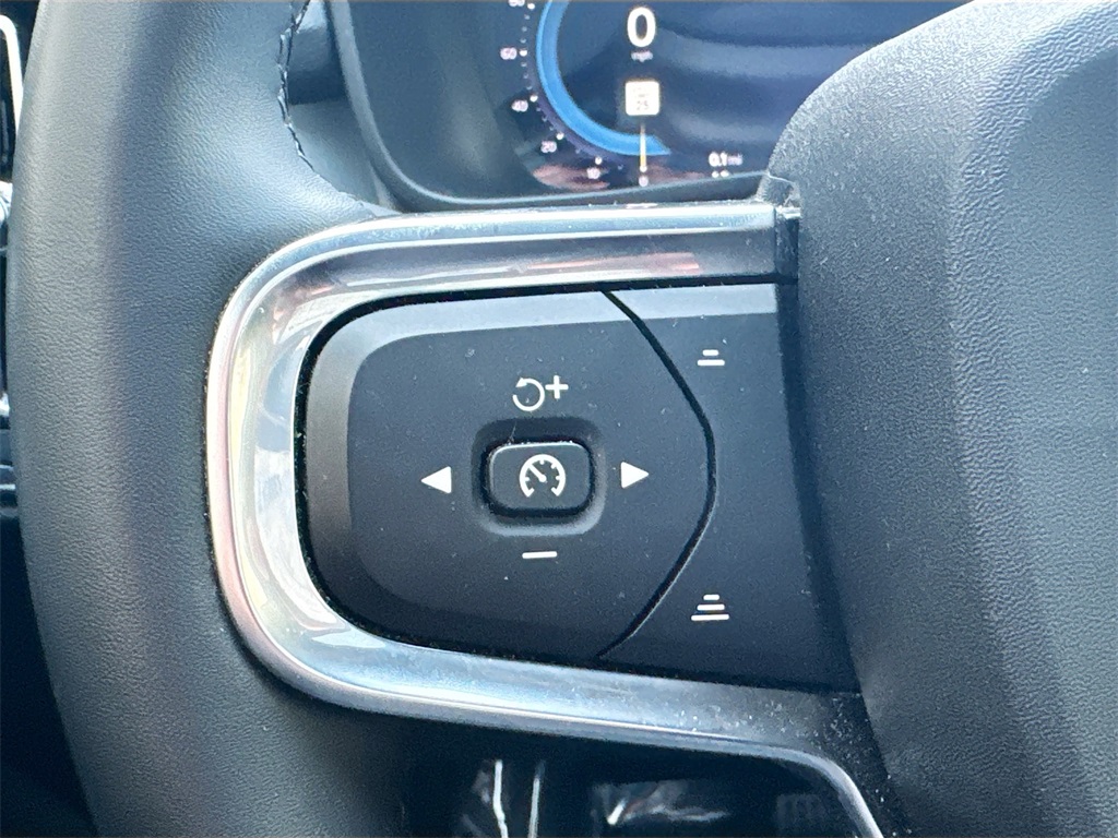 2024 Volvo XC40 Core photo 12