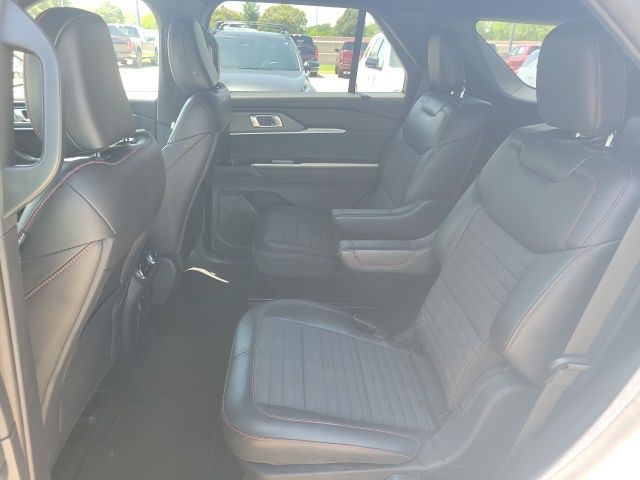 2025 Ford Explorer ST-Line photo 14