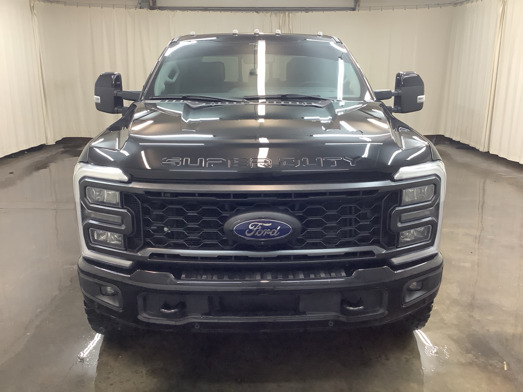 2023 Ford F-250 Lariat photo 2