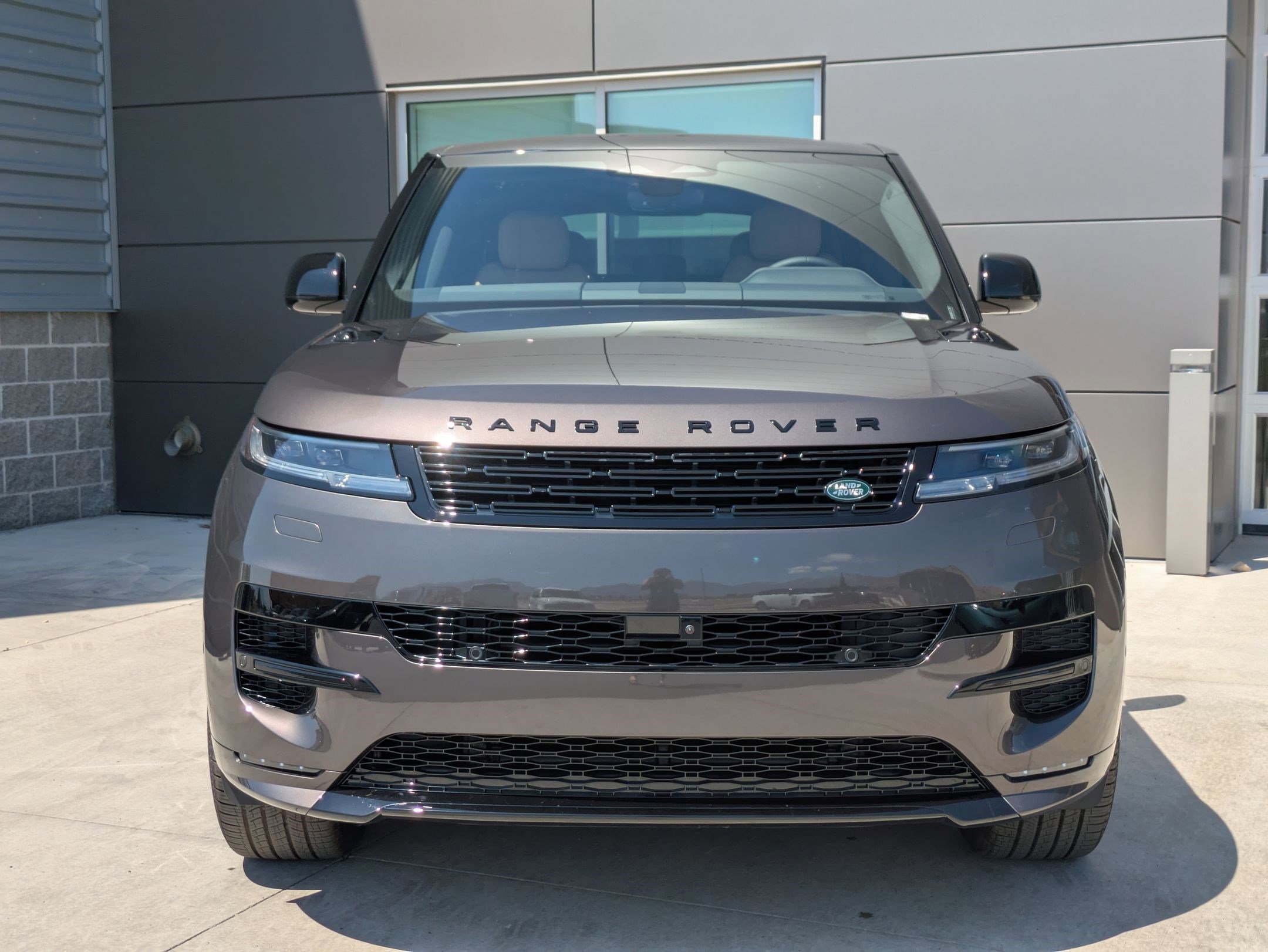 2025 Land Rover Range Rover Sport SE photo 2