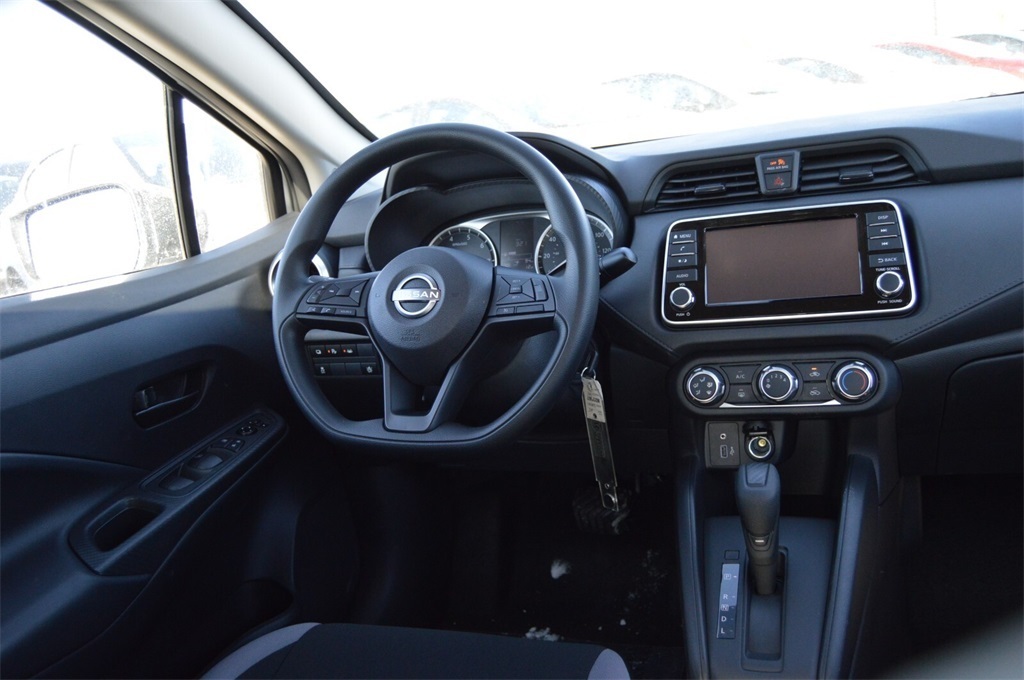 2025 Nissan Versa S photo 18
