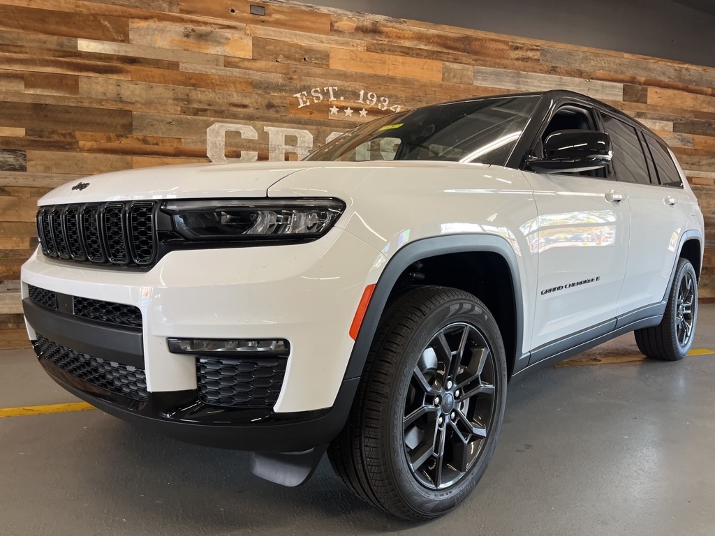 2025 Jeep Grand Cherokee Limited photo 3