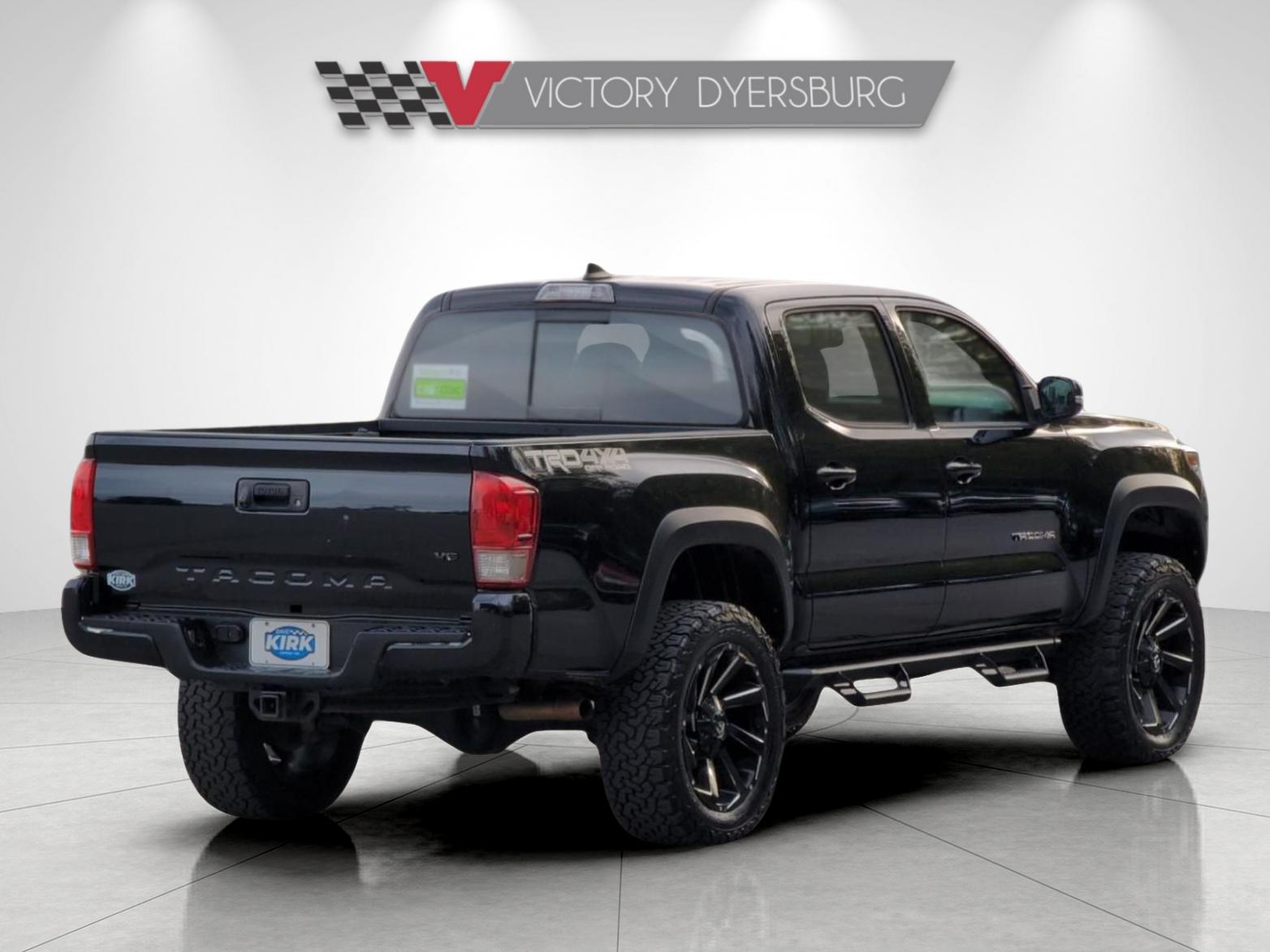 2017 Toyota Tacoma TRD Off-Road photo 3