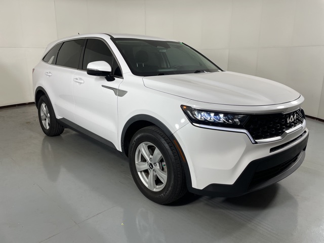2022 Kia Sorento LX photo 2