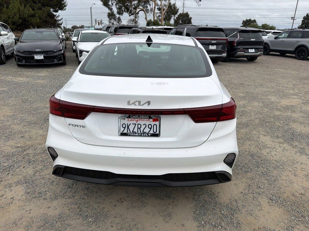 2024 Kia Forte LXS photo 4