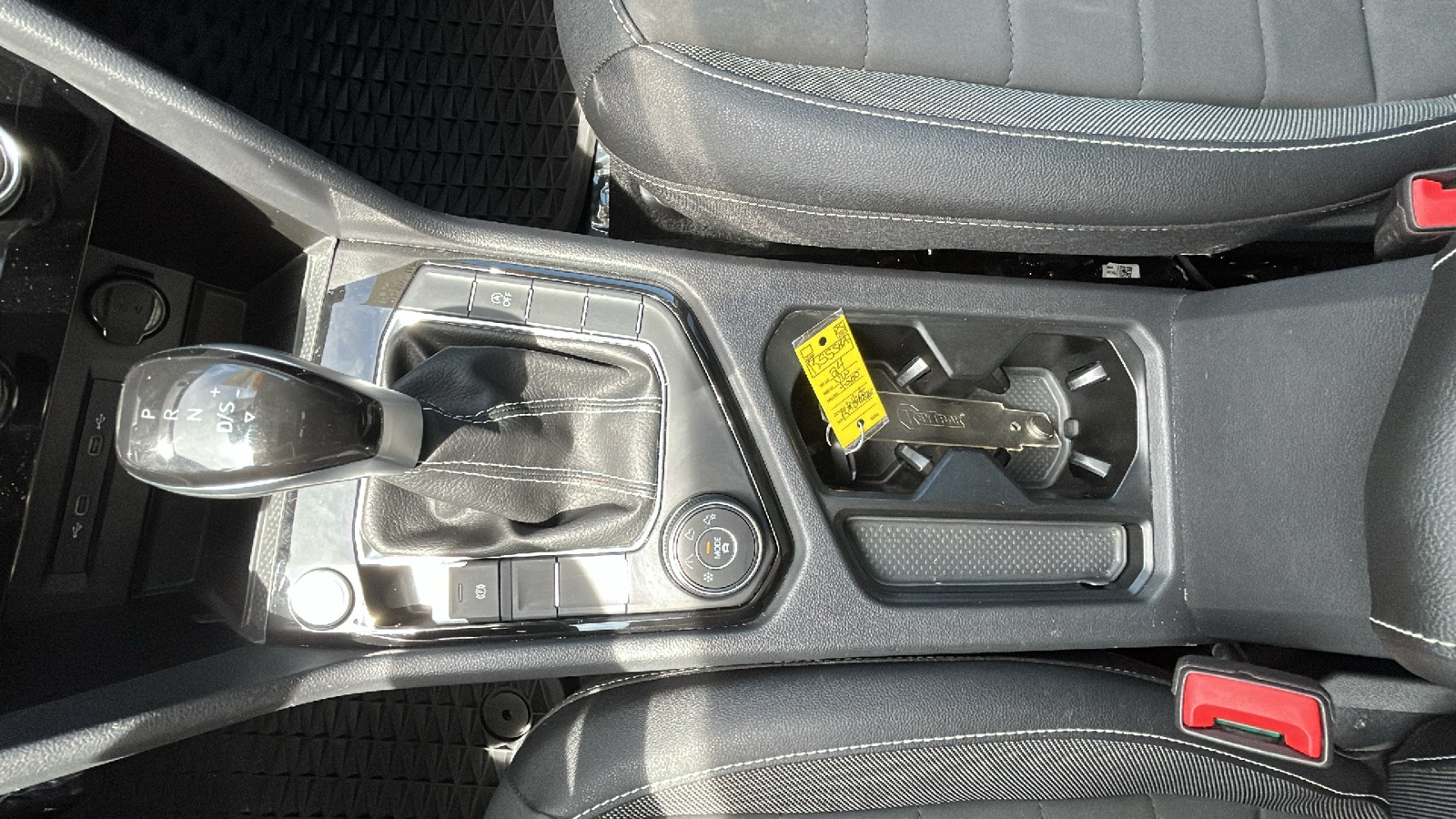 2024 Volkswagen Taos SE photo 27