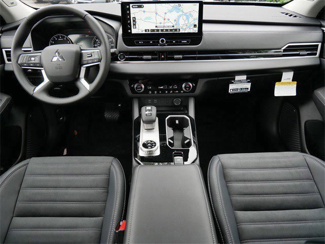 2025 Mitsubishi Outlander SE photo 7