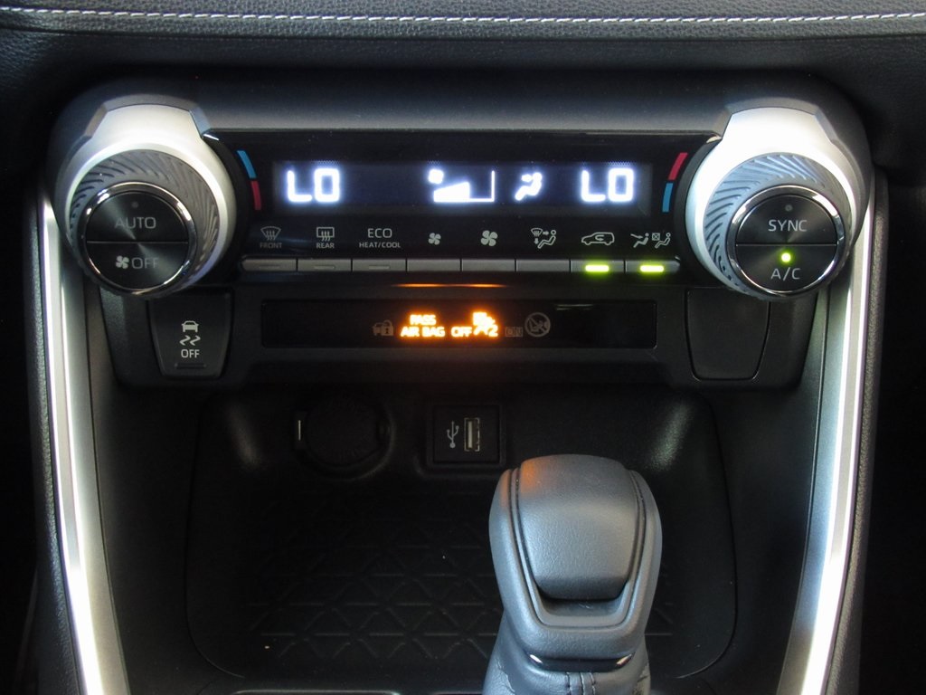 2025 Toyota RAV4 Hybrid XLE photo 28