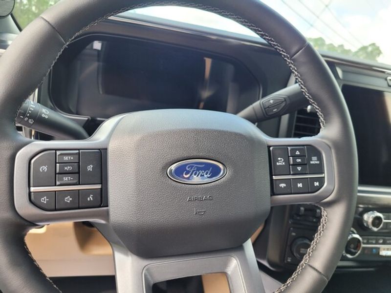2025 Ford F-250 Lariat photo 16
