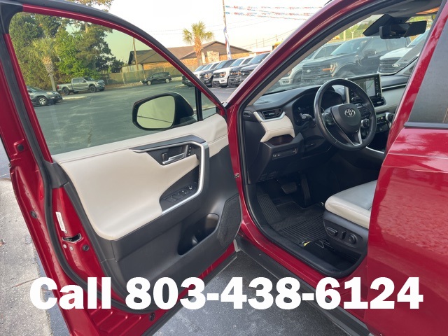 2020 Toyota RAV4 Limited photo 4
