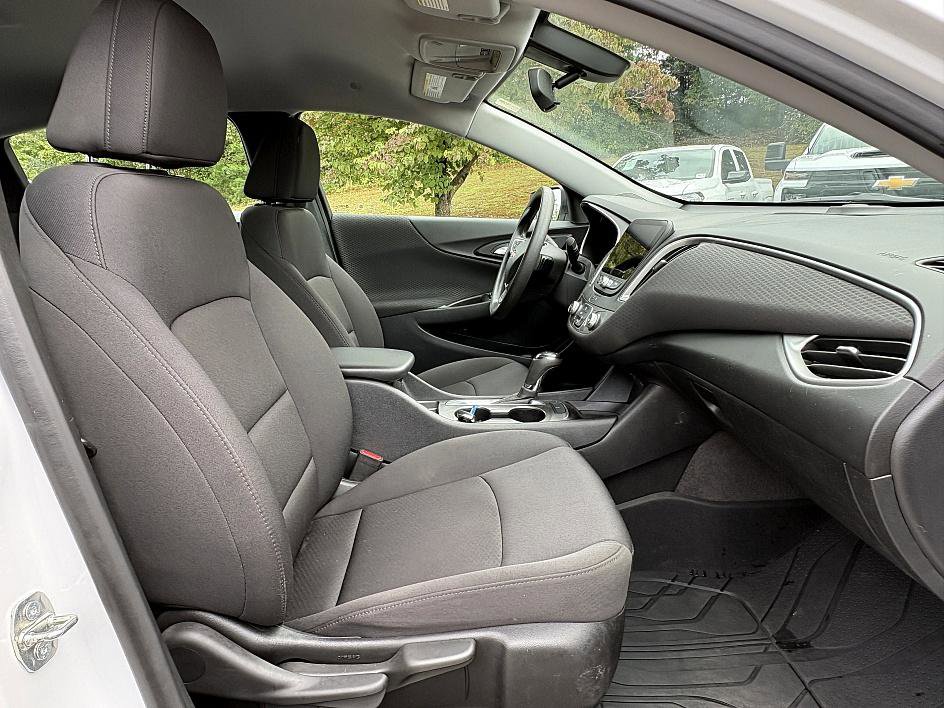 2020 Chevrolet Malibu photo 13
