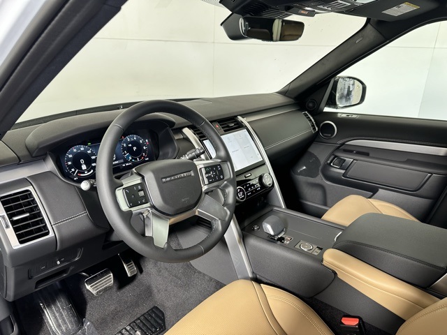 2025 Land Rover Discovery SE photo 12