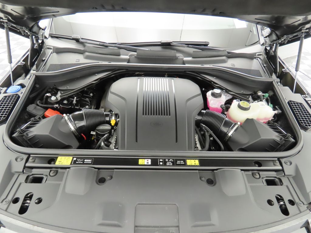 2025 Land Rover Range Rover SE photo 29