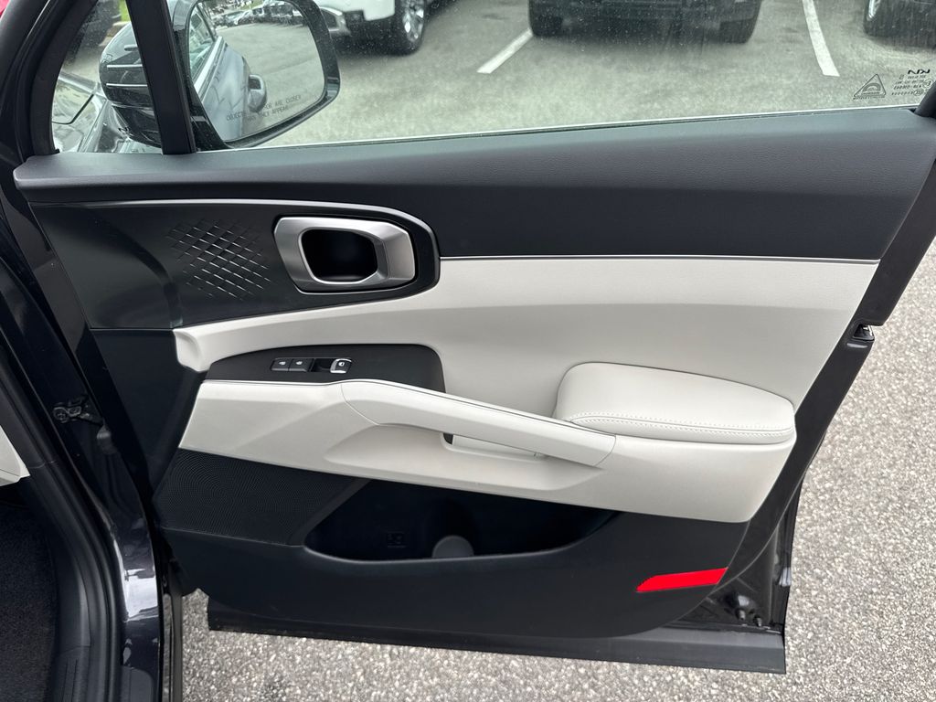 2025 Kia Sorento S photo 13