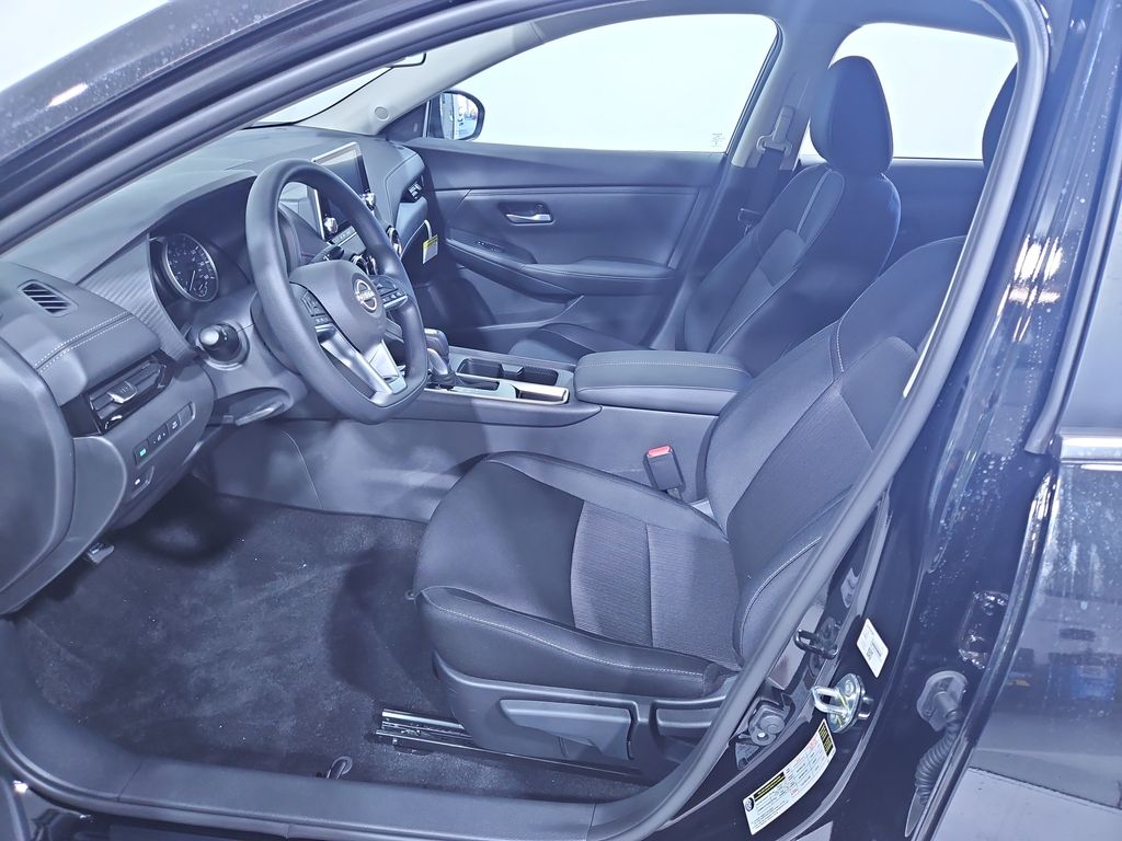 2025 Nissan Sentra SV photo 9