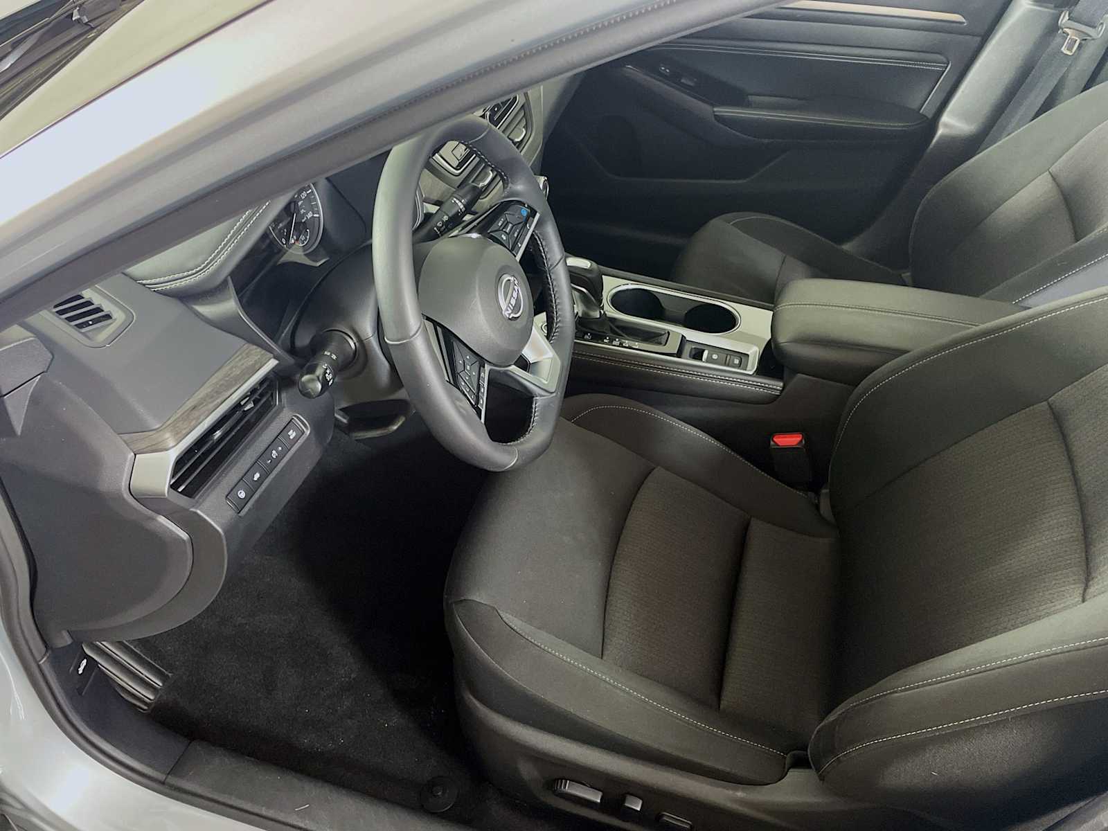 2023 Nissan Altima 2.5 SV photo 7
