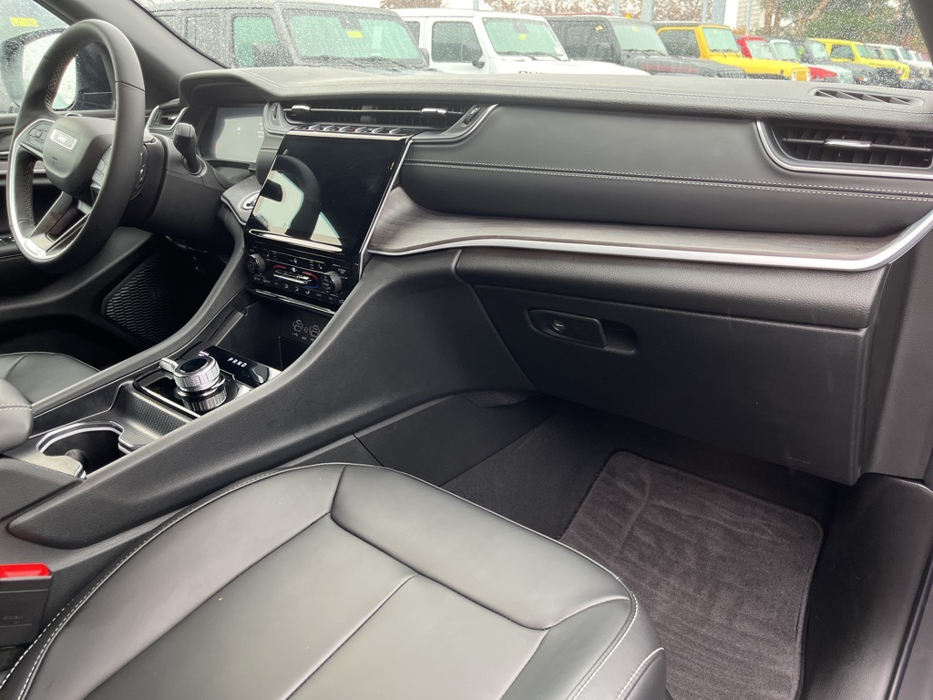 2025 Jeep Grand Cherokee Limited photo 2