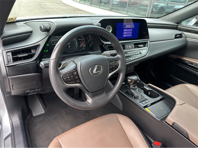 2025 Lexus ES 300h Premium photo 13