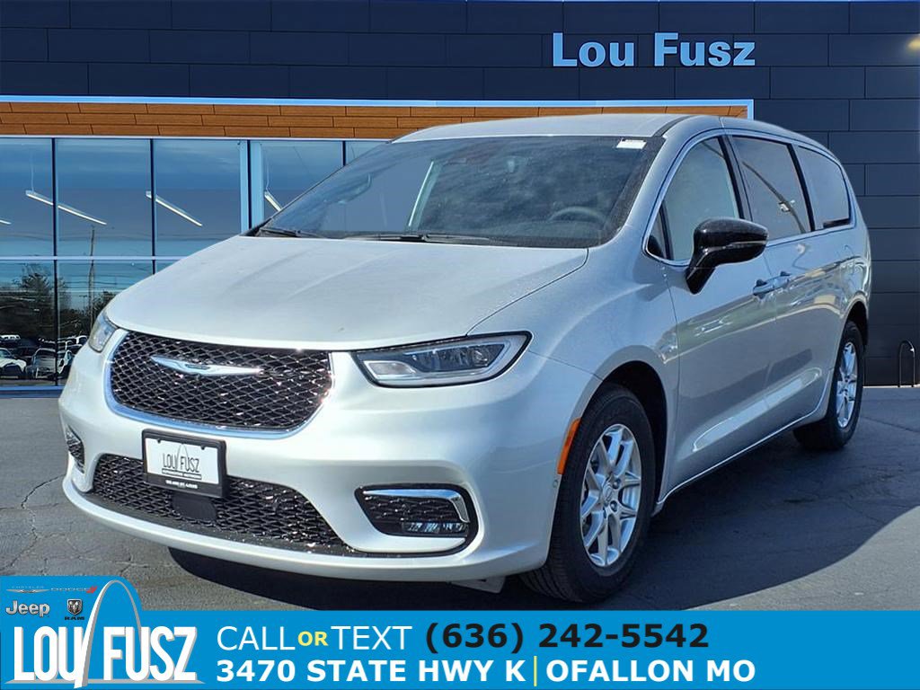 2026 Chrysler Pacifica Select's photo