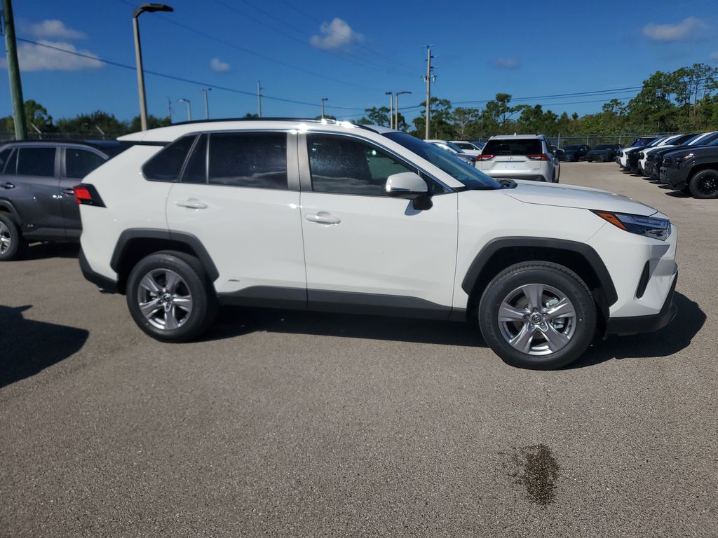 2025 Toyota RAV4 Hybrid XLE photo 3