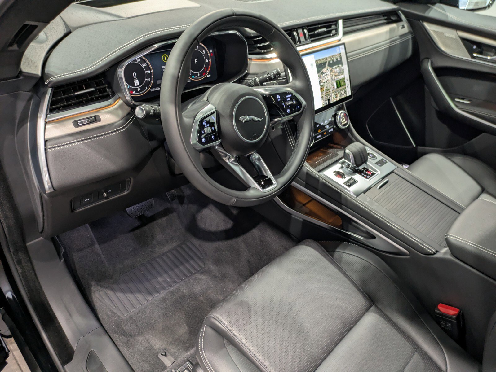 2026 Jaguar F-PACE R-Dynamic S P250 photo 7