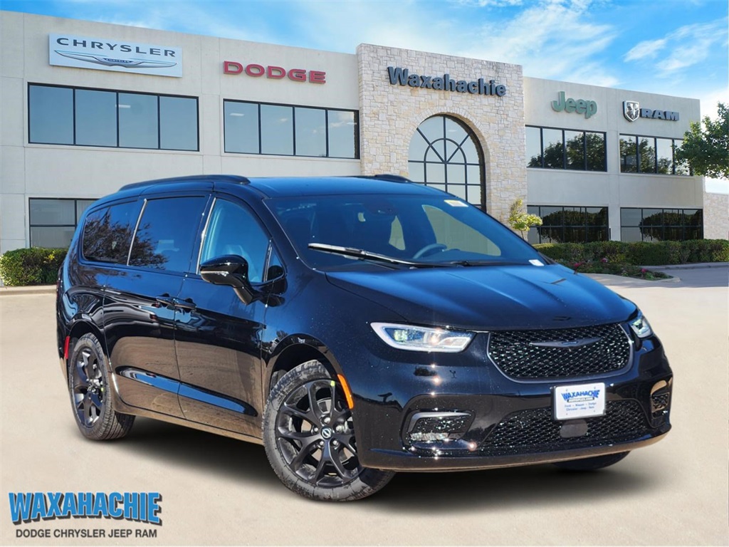 2026 Chrysler Pacifica Select's photo