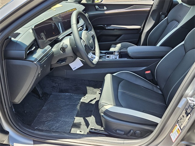 2025 Kia K5 GT-Line photo 4