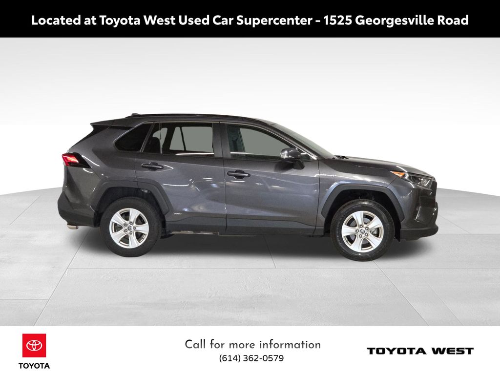 2021 Toyota RAV4 Hybrid XLE photo 3