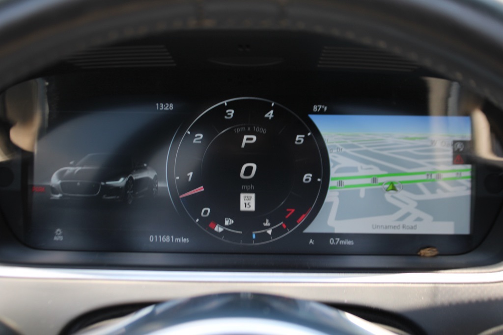 2022 Jaguar F-TYPE P450 R-Dynamic photo 15