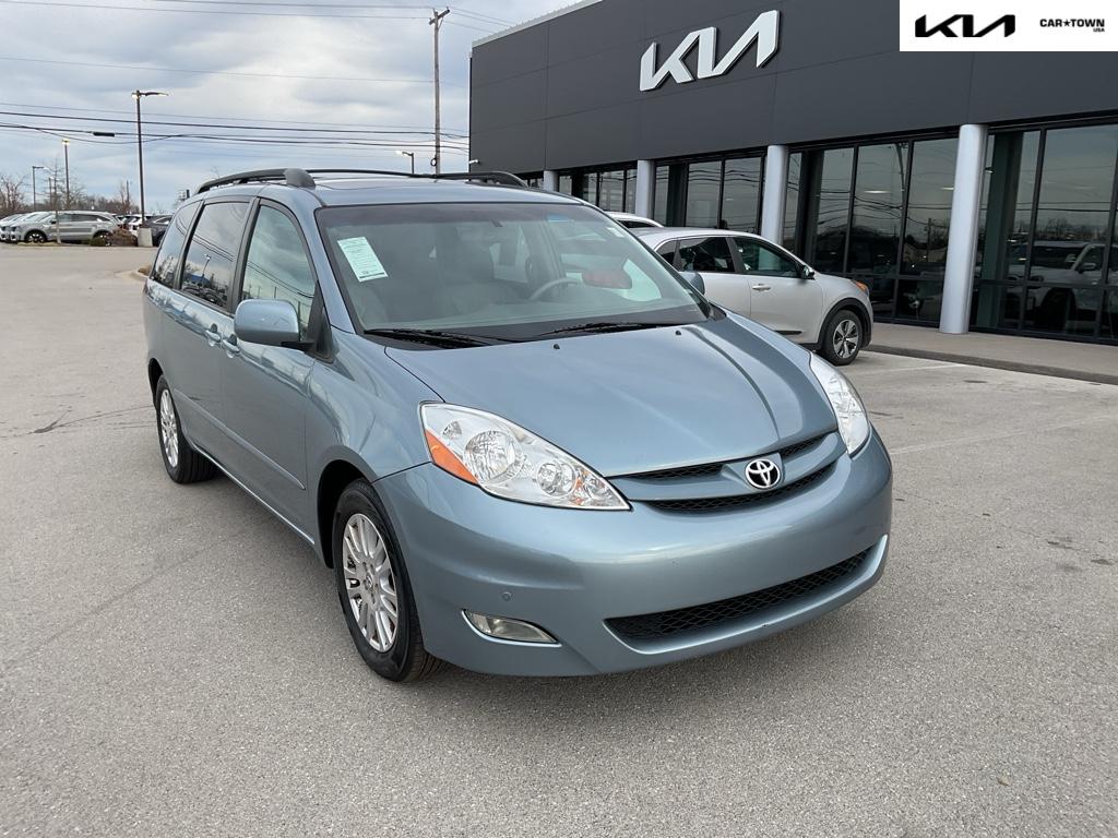 2010 Toyota Sienna XLE's photo