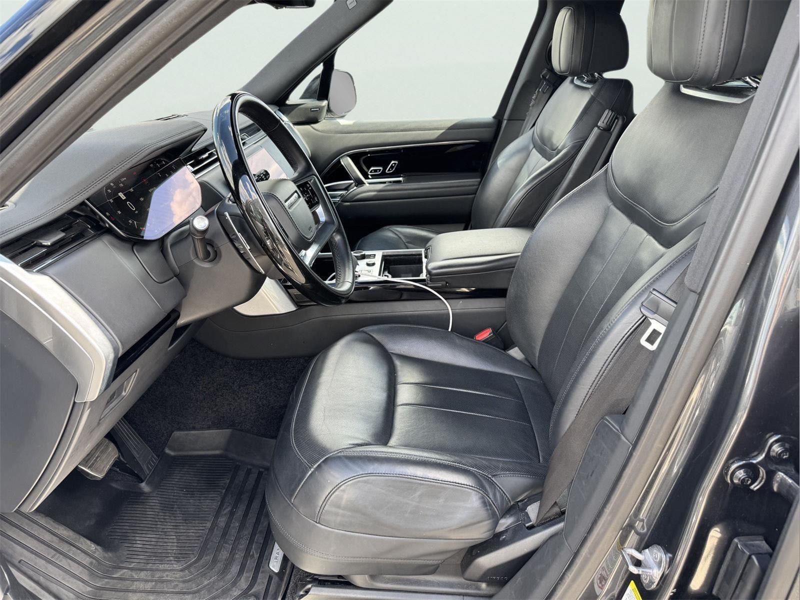 2023 Land Rover Range Rover SE photo 9