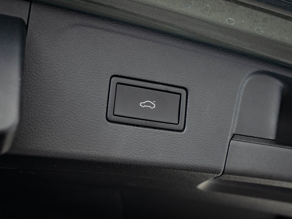 2025 Volkswagen Atlas Peak Edition SE photo 18