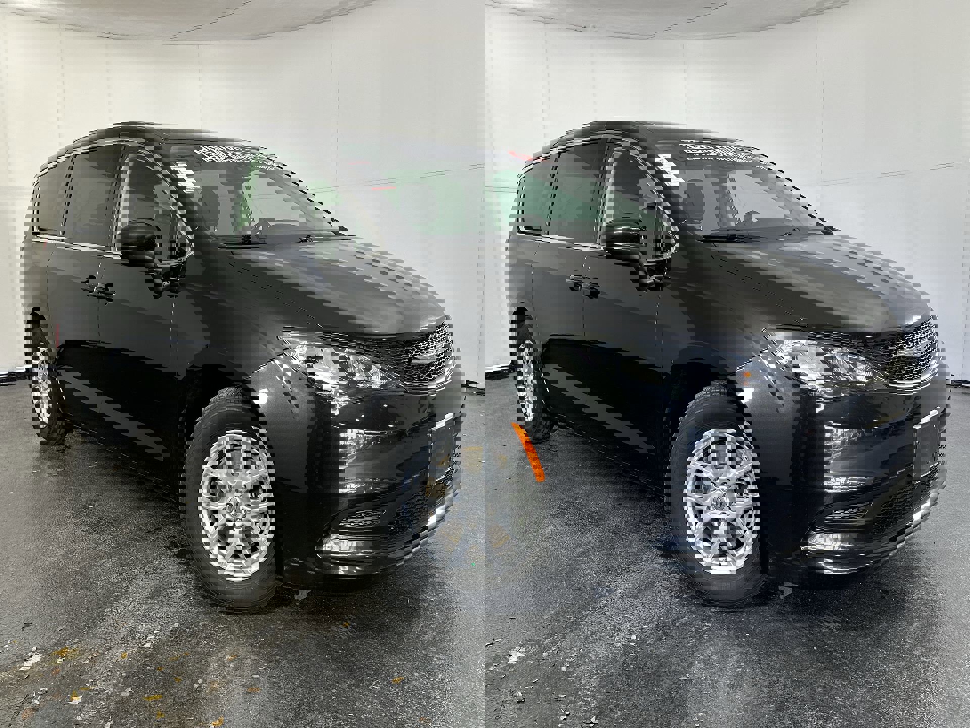 2023 Chrysler Voyager Pre-Owned 2023 Chrysler Voyager LX FWD Mini-van, Passenger's photo