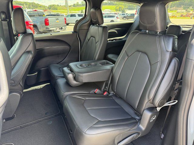 2026 Chrysler Pacifica photo 6