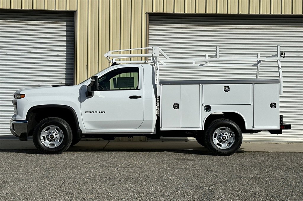 2025 Chevrolet Silverado 2500HD photo 3