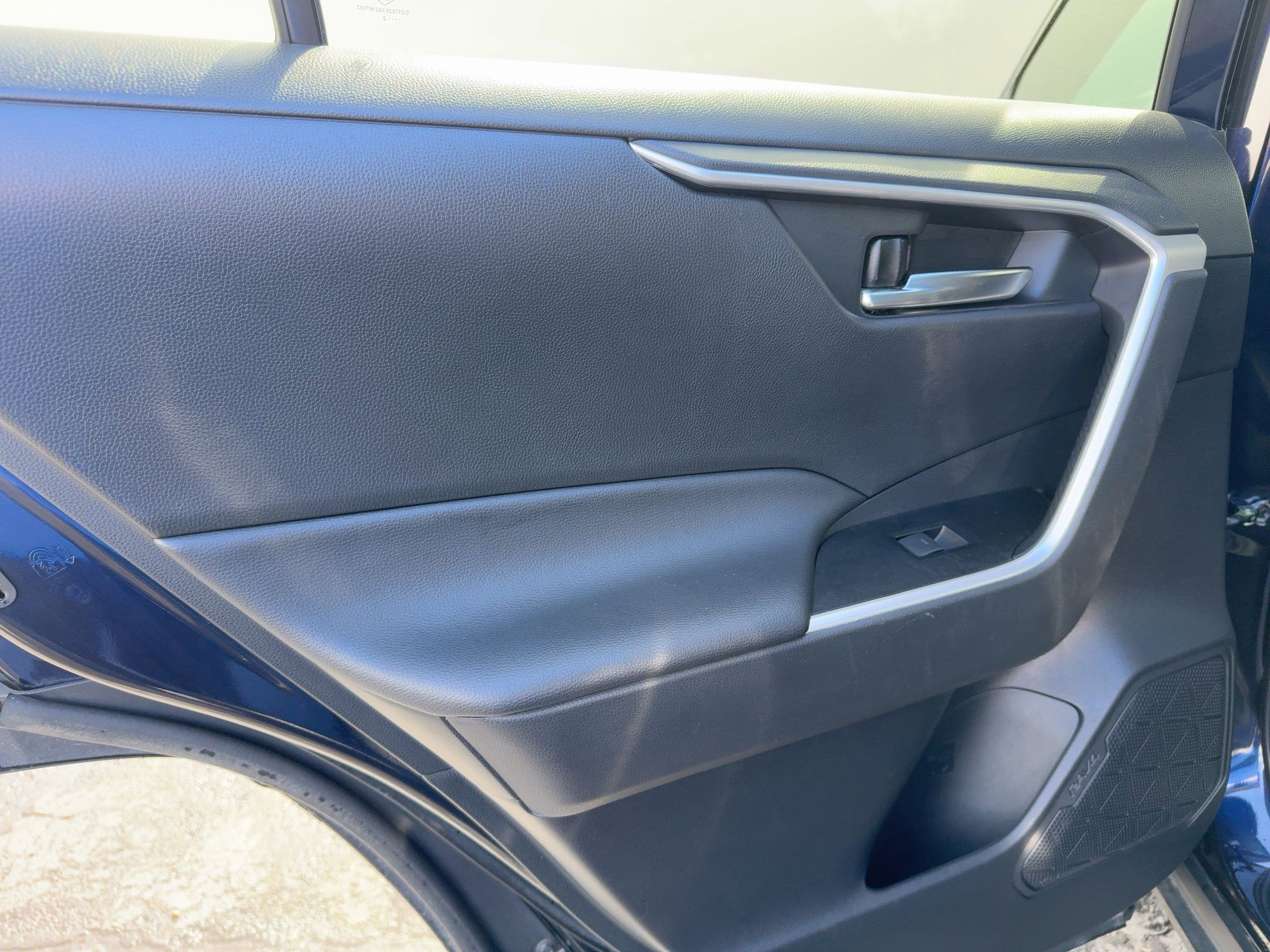 2022 Toyota RAV4 Hybrid XLE Premium photo 26