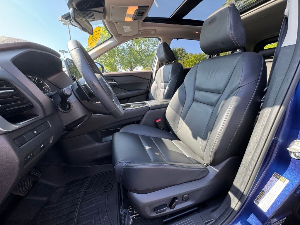 2023 Nissan Rogue SL photo 12