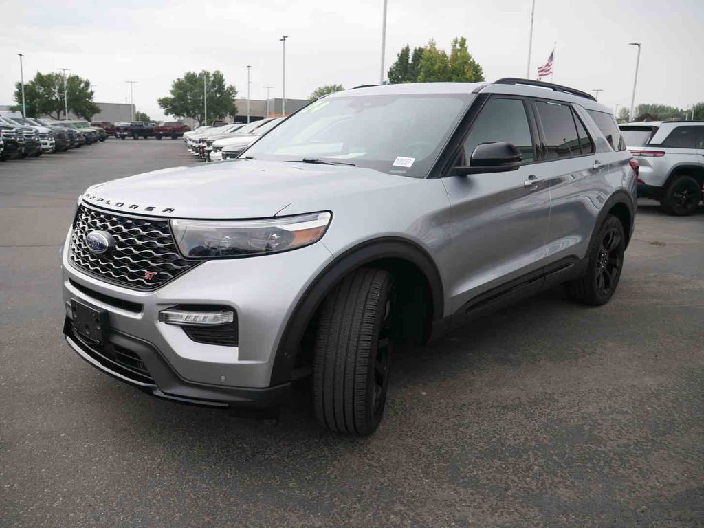 2024 Ford Explorer ST photo 2