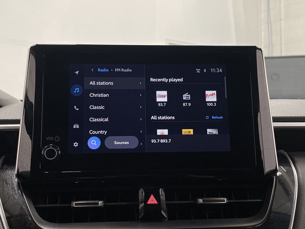 2023 Toyota Corolla Cross XLE photo 18