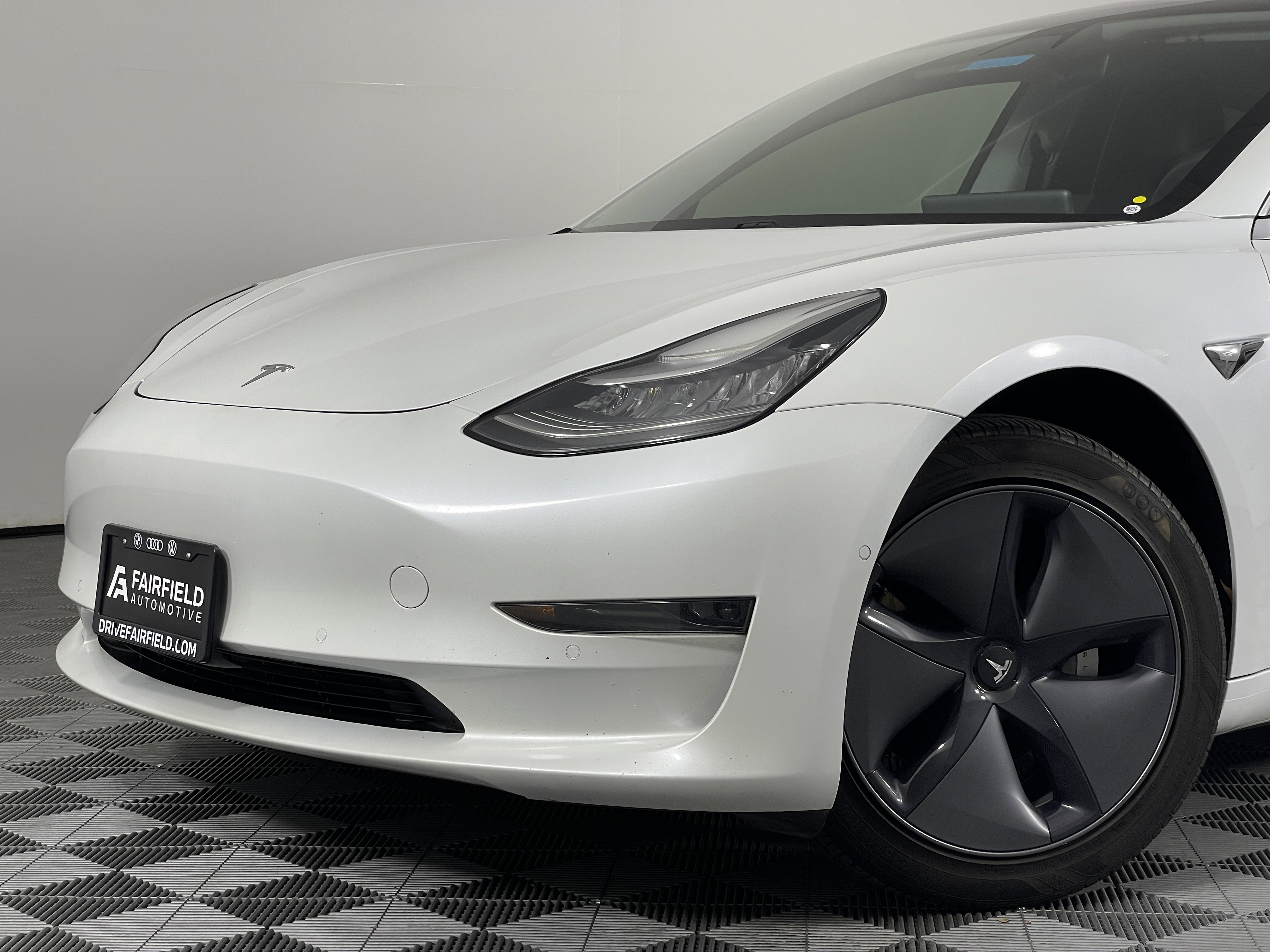 2020 Tesla Model 3 Standard Range photo 2