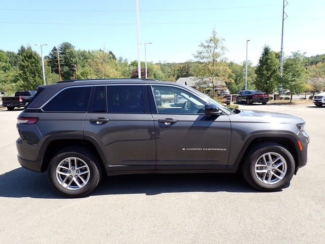 2023 Jeep Grand Cherokee Laredo photo 6