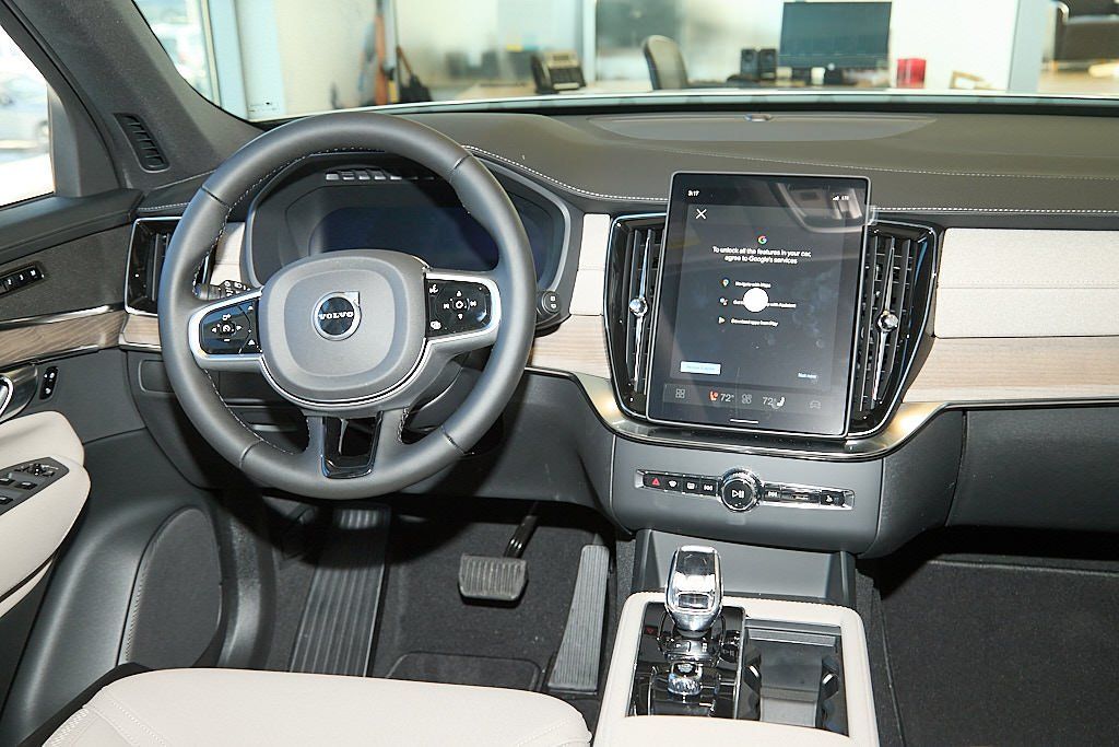 2026 VOLVO XC90 - Image 21