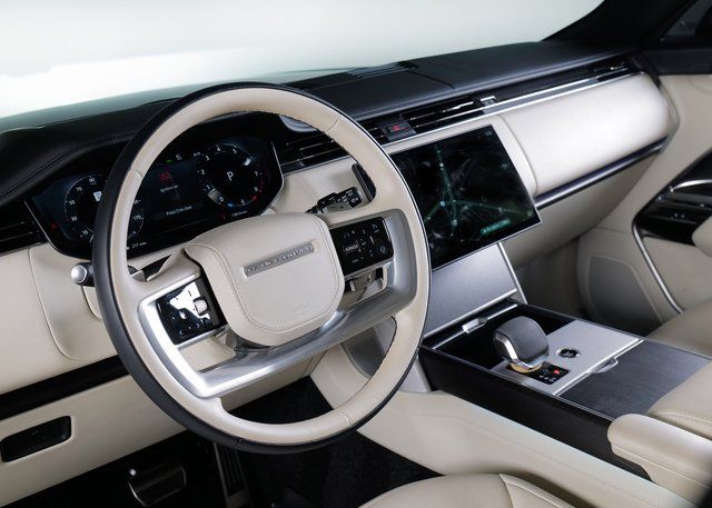 2024 Land Rover Range Rover SE photo 18