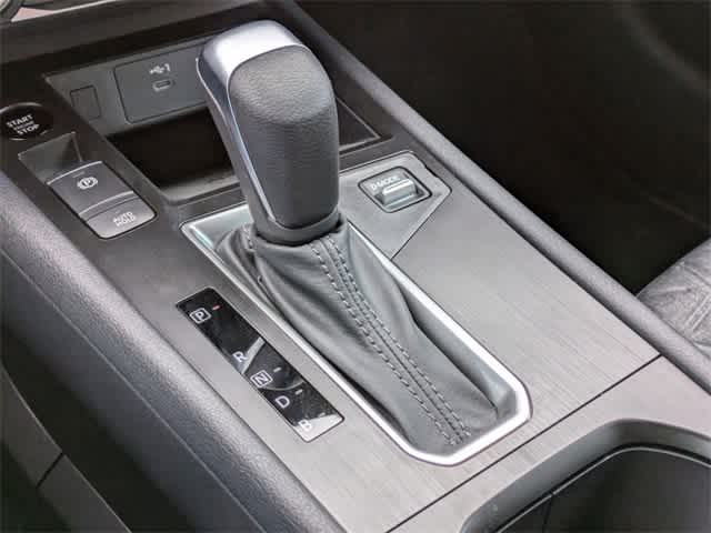 2025 Nissan Kicks SV photo 18