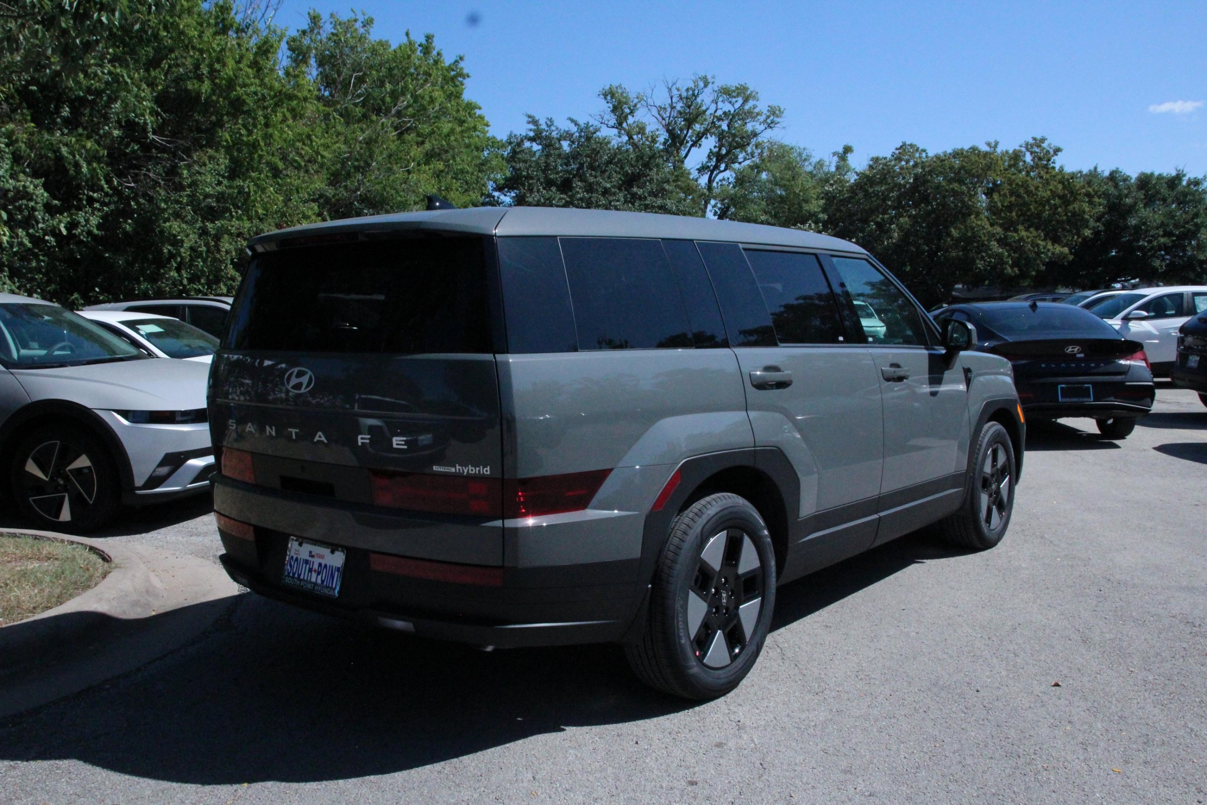 2026 Hyundai Santa Fe SE photo 4